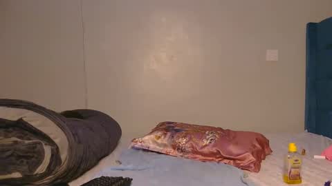 Snapshot of elllanna chatting on February 25, 2:27 pm elllanna online show from February 25, 2:27 pm