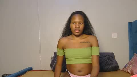 Snapshot of elllanna chatting on March 2, 8:32 am elllanna online show from March 2, 8:32 am