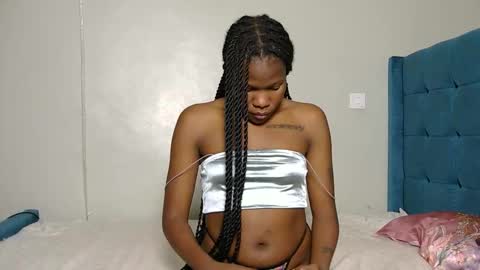 Snapshot of elllanna chatting on March 20, 10:53 am elllanna online show from March 20, 10:53 am