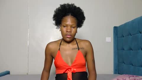 Snapshot of elllanna chatting on March 27, 8:09 am elllanna online show from March 27, 8:09 am