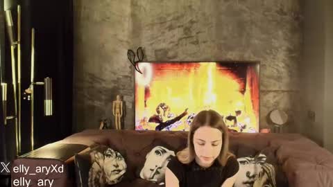 elly_ary online show from February 5, 9:30 pm