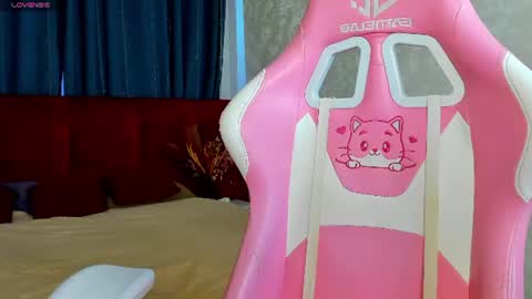 Snapshot of elly_bloomm chatting on August 3, 8:46 am Elly Bloomm online show from August 3, 8:46 am