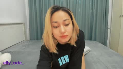 Snapshot of elly_cute_ chatting on May 15, 12:06 am Elly Cute online show from May 15, 12:06 am