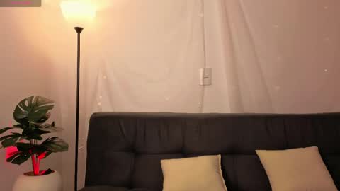 Snapshot of elly_g chatting on May 20, 1:56 am elly online show from May 20, 1:56 am