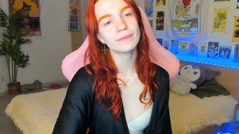 Snapshot of elly_milas chatting on December 10, 5:39 am Elly Fansly online show from December 10, 5:39 am