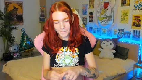 Snapshot of elly_milas chatting on December 29, 5:53 am Elly Fansly online show from December 29, 5:53 am