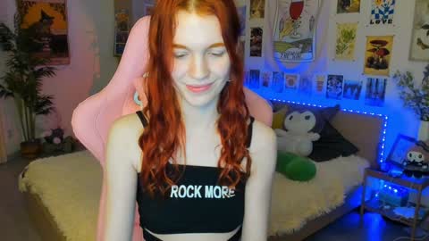 Snapshot of elly_milas chatting on January 28, 11:28 am Elly Fansly online show from January 28, 11:28 am