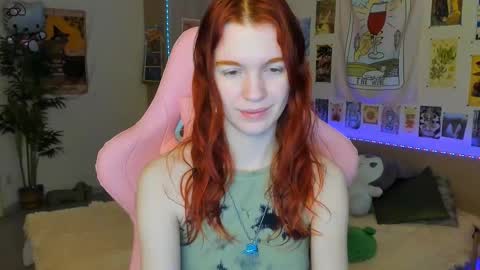 Snapshot of elly_milas chatting on February 9, 8:33 am Elly Fansly online show from February 9, 8:33 am