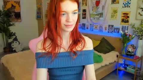 Snapshot of elly_milas chatting on March 9, 11:14 am Elly Fansly online show from March 9, 11:14 am