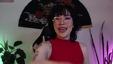 Snapshot of elly_uwuw chatting on January 7, 11:29 pm Emy Castro online show from January 7, 11:29 pm
