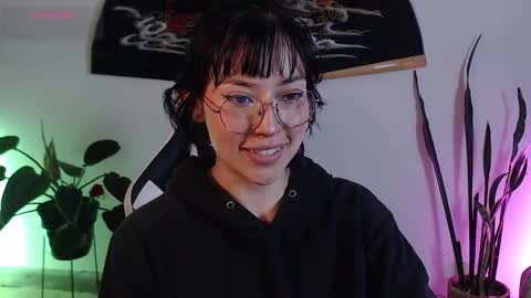 Snapshot of elly_uwuw chatting on January 8, 11:18 pm Emy Castro online show from January 8, 11:18 pm
