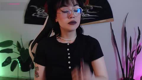 Snapshot of elly_uwuw chatting on January 10, 11:31 pm Emy Castro online show from January 10, 11:31 pm