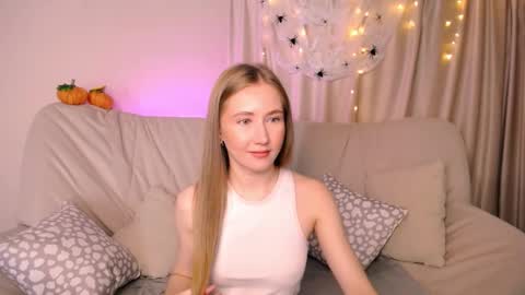 Elly online show from October 18, 2:36 am