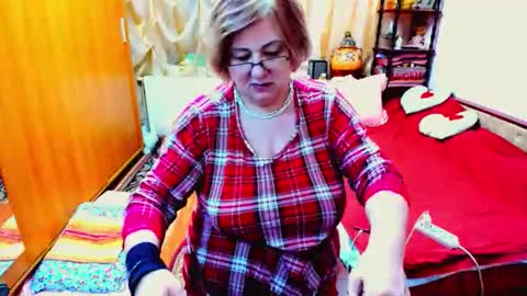 ellyhot53 online show from January 6, 11:51 pm