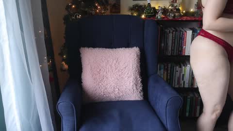 Snapshot of ellynaomi chatting on December 15, 4:26 pm Elly Naomi online show from December 15, 4:26 pm