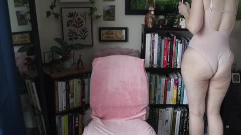 Snapshot of ellynaomi chatting on January 10, 3:25 pm Elly Naomi online show from January 10, 3:25 pm