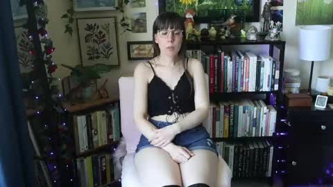 Elly Naomi online show from May 16, 5:01 pm