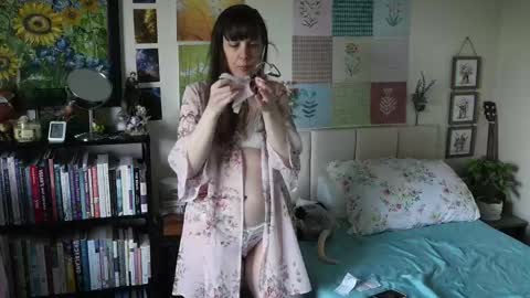 Elly Naomi online show from May 24, 5:07 pm