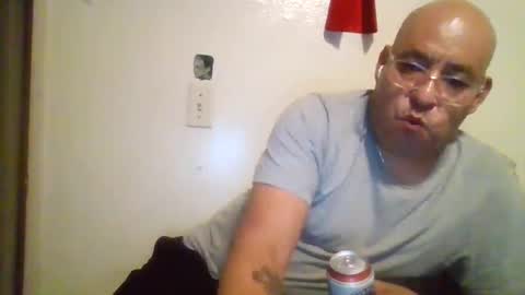 Snapshot of elmario24 chatting on October 1, 4:40 am elmario24 online show from October 1, 4:40 am