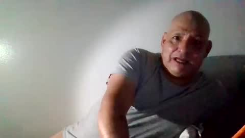 Snapshot of elmario24 chatting on October 29, 7:32 am elmario24 online show from October 29, 7:32 am