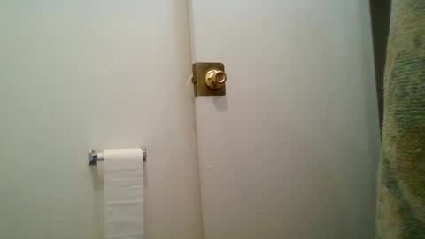 Snapshot of elmario24 chatting on February 15, 8:57 am elmario24 online show from February 15, 8:57 am