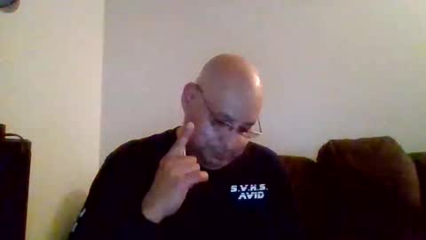 Snapshot of elmario24 chatting on February 21, 2:23 am elmario24 online show from February 21, 2:23 am