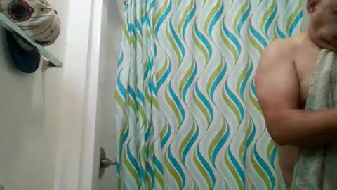 Snapshot of elmario24 chatting on February 25, 10:58 am elmario24 online show from February 25, 10:58 am