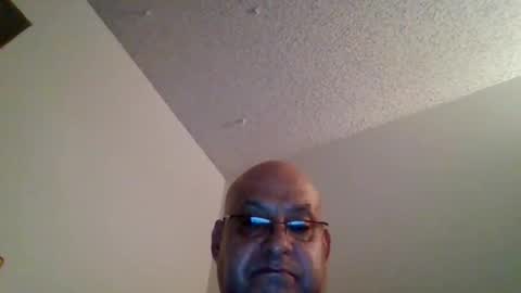 Snapshot of elmario24 chatting on February 26, 8:02 am elmario24 online show from February 26, 8:02 am