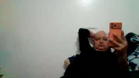 Snapshot of elmario24 chatting on February 28, 11:44 am elmario24 online show from February 28, 11:44 am