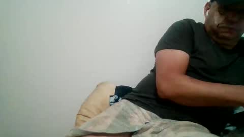 Snapshot of elmario24 chatting on March 3, 9:37 am elmario24 online show from March 3, 9:37 am