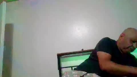 Snapshot of elmario24 chatting on March 25, 7:47 am elmario24 online show from March 25, 7:47 am