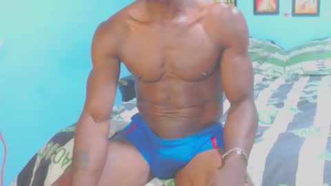 elmiltonnjakee online show from February 12, 2:39 am