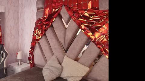 Snapshot of elodie_rouge chatting on March 16, 12:53 pm Elodie online show from March 16, 12:53 pm