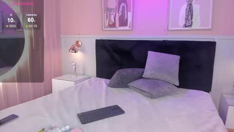 Elodie  online show from May 6, 12:10 pm