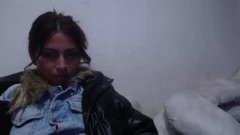 Snapshot of elody_j chatting on February 16, 10:39 pm elody online show from February 16, 10:39 pm