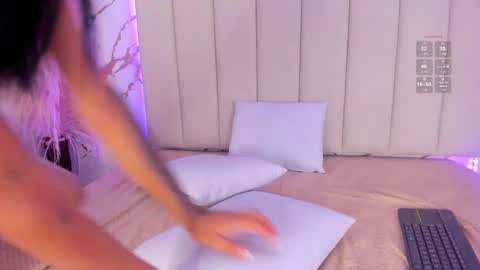 elody_rousse online show from October 18, 12:06 pm