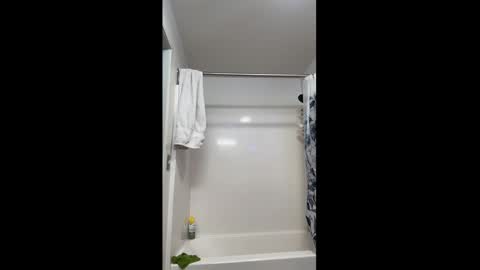 Snapshot of elohwelll chatting on February 4, 7:14 am elohwelll online show from February 4, 7:14 am