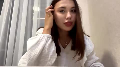 Snapshot of eloisetatsuhara chatting on October 16, 6:09 pm Alice online show from October 16, 6:09 pm
