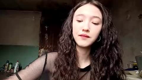 Elara online show from June 17, 2:14 am