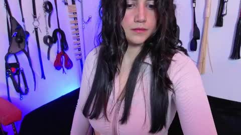 elowen_halley1 online show from May 5, 6:16 pm