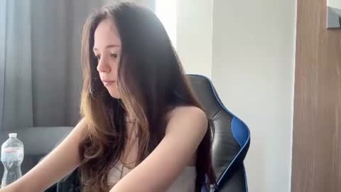 Snapshot of elowynx chatting on June 9, 8:59 am Milana online show from June 9, 8:59 am