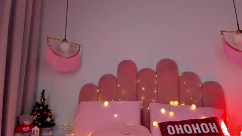 Snapshot of elsa_xo chatting on December 24, 4:11 am Michelle online show from December 24, 4:11 am