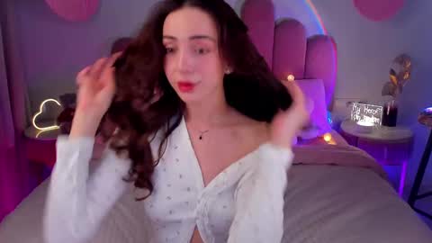 Snapshot of elsa_xo chatting on February 12, 8:18 pm Michelle online show from February 12, 8:18 pm