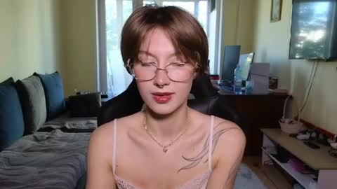 elsaangel online show from June 6, 2:05 am