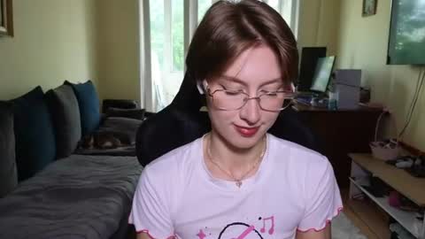 elsaangel online show from June 12, 6:01 am