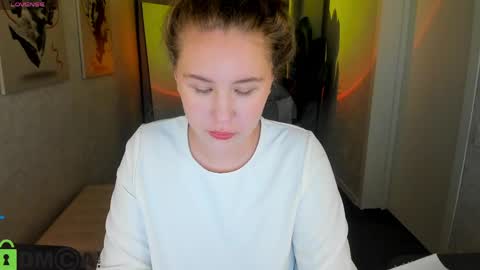 Elsie online show from May 3, 1:00 am