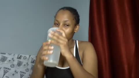 Snapshot of elsysmiley chatting on February 4, 3:54 am elsysmile online show from February 4, 3:54 am