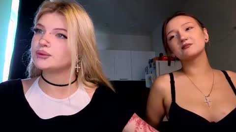 Snapshot of elvenmilk chatting on July 15, 7:46 am Ciri online show from July 15, 7:46 am
