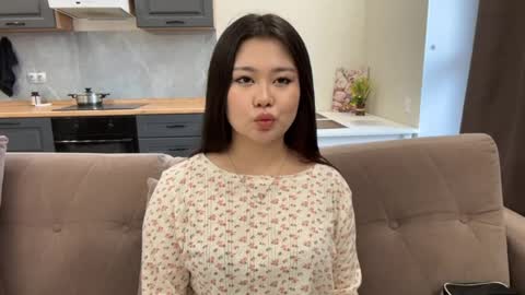 Yuki online show from April 2, 12:36 pm