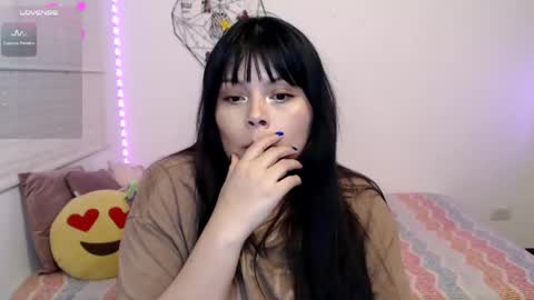 Snapshot of elymoon chatting on May 27, 11:57 pm Ely online show from May 27, 11:57 pm